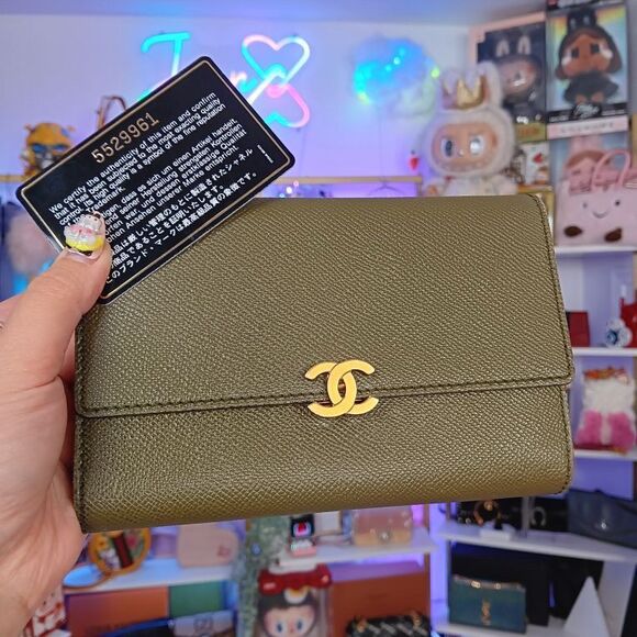 Chanel Vintage Dark Green Trifold Wallet KISS Lock w/Authenticity card - Picture 1 of 10